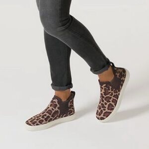 Rothy’s Chelsea Boot Sneaker 8.5 women’s